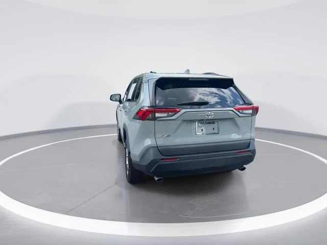 Used 2022  Toyota XLE image 7