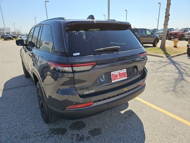 New 2026 Baltic Gray Metallic Clearcoat Jeep Laredo Altitude image 3