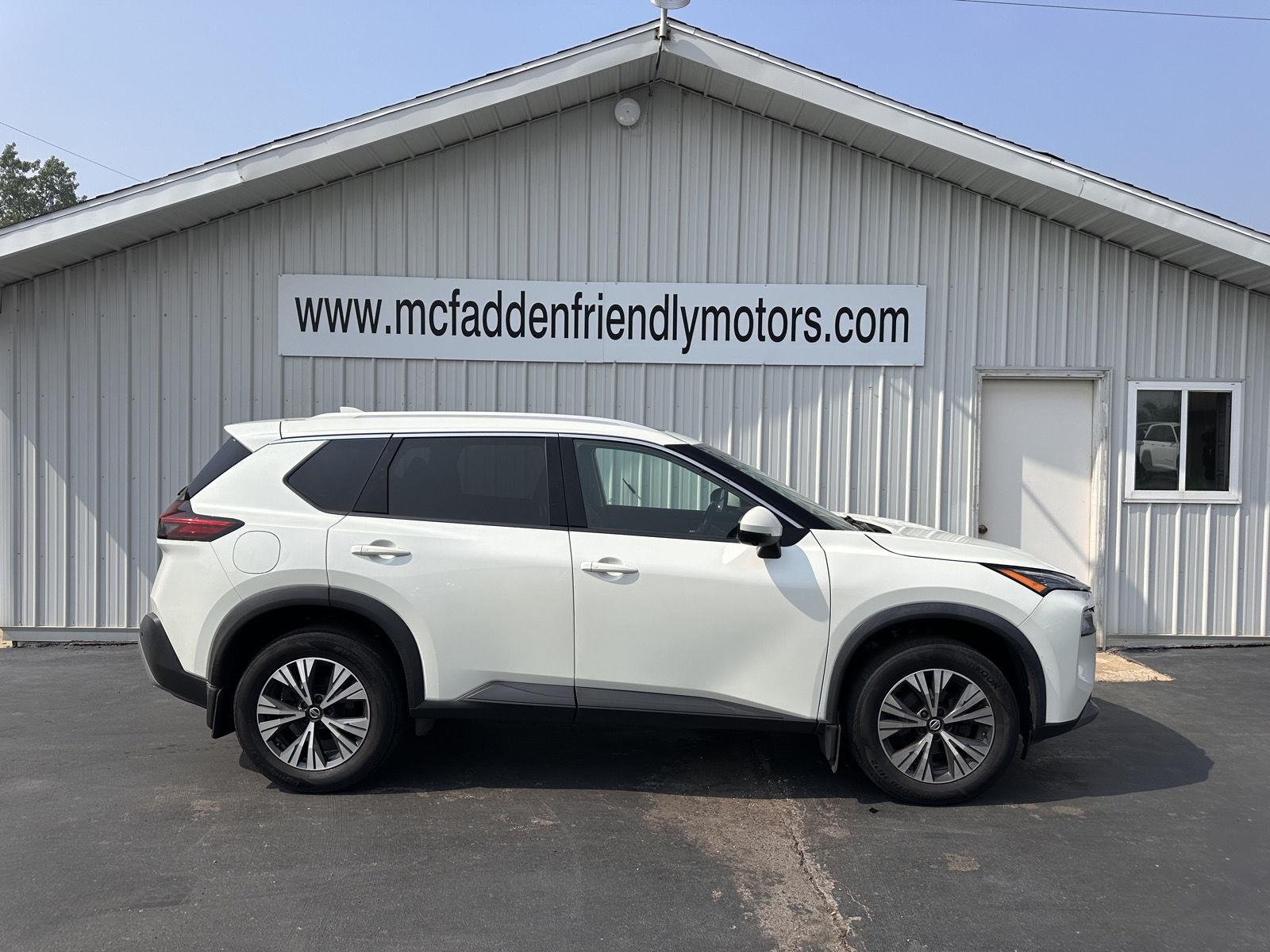 Used 2021 Pearl White Tricoat Nissan SV image 1