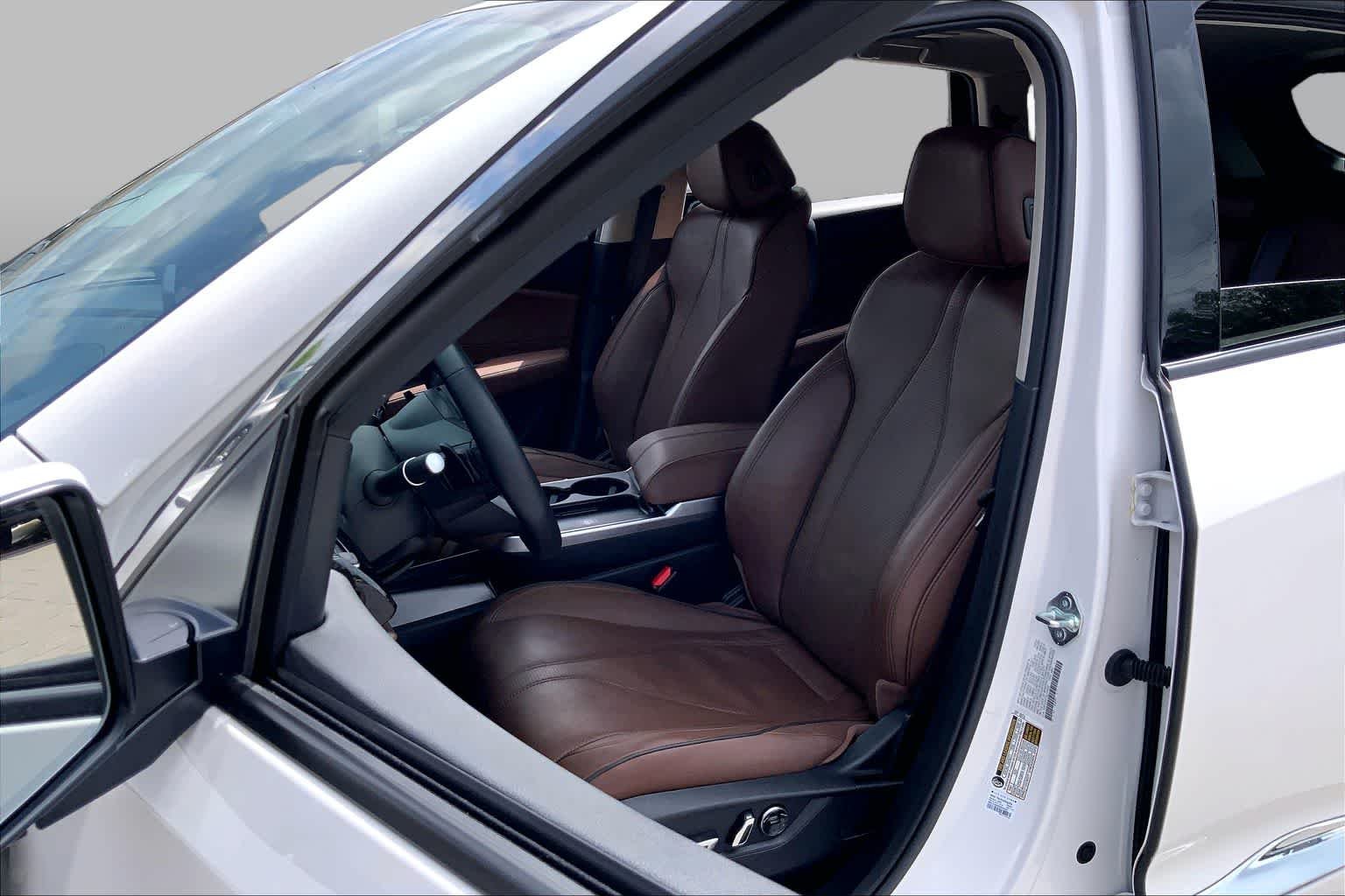 Used 2025 Platinum White Pearl Acura w/Advance Package image 8