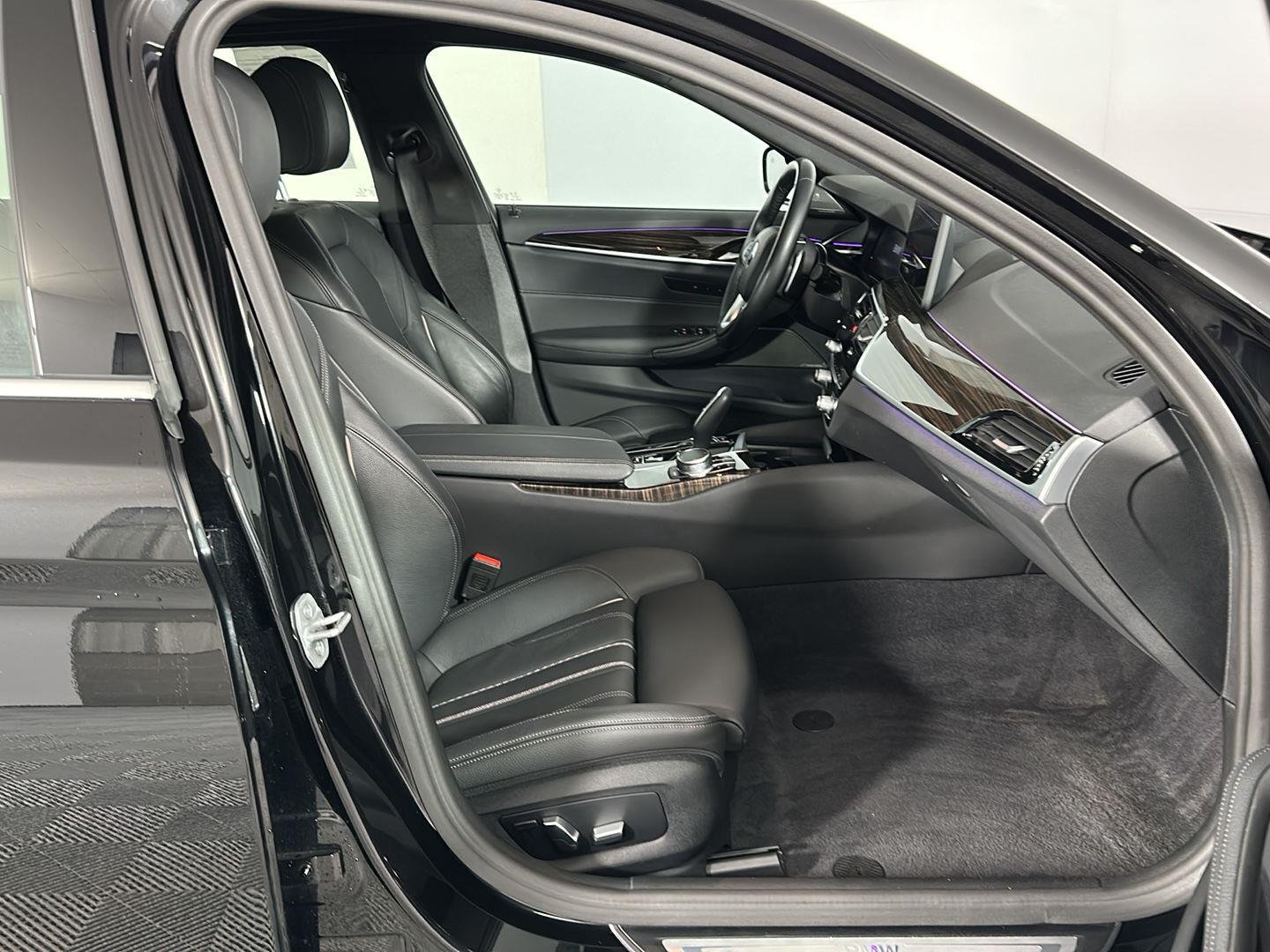 Used 2023 Black Sapphire Metallic BMW 530i xDrive image 30