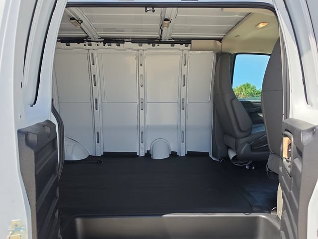 2026 Chevrolet Express Cargo Work Van - Photo 6