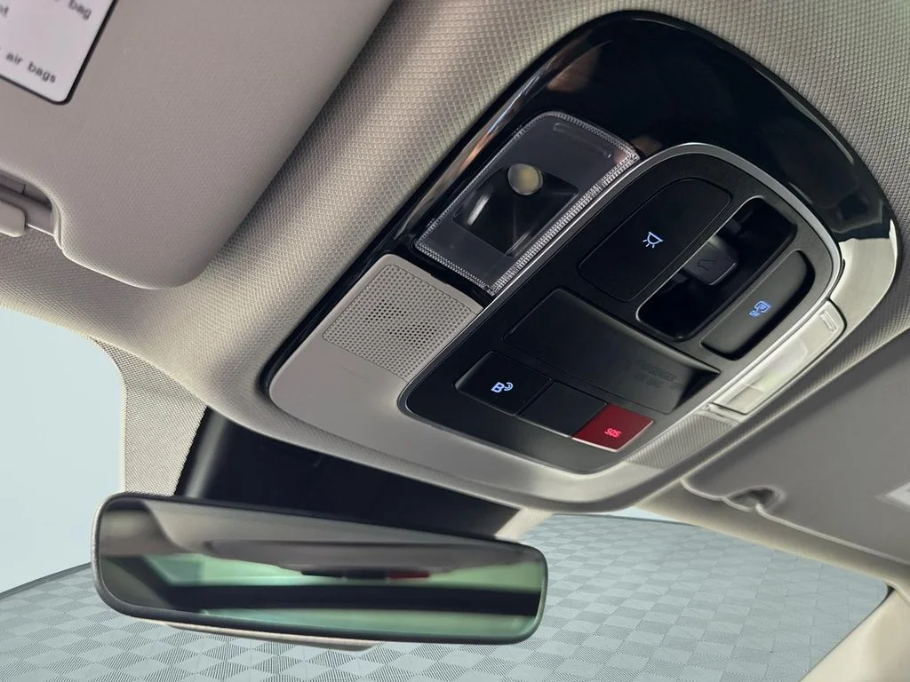 Used 2025 Gray Hyundai SEL Convenience image 29
