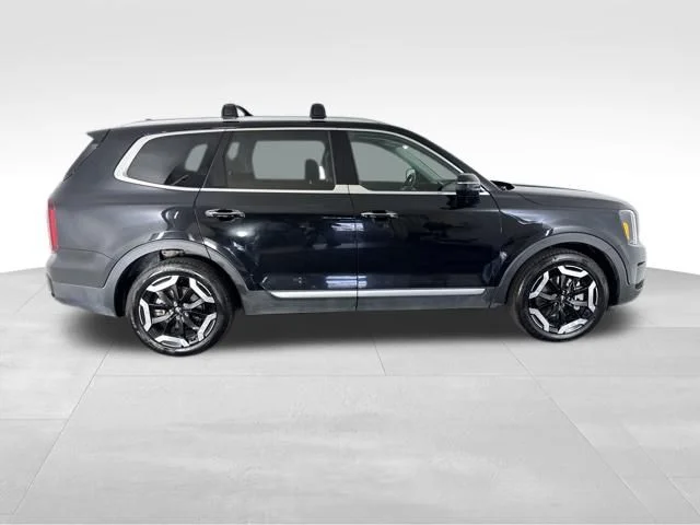 Used 2025 Black Kia S image 6