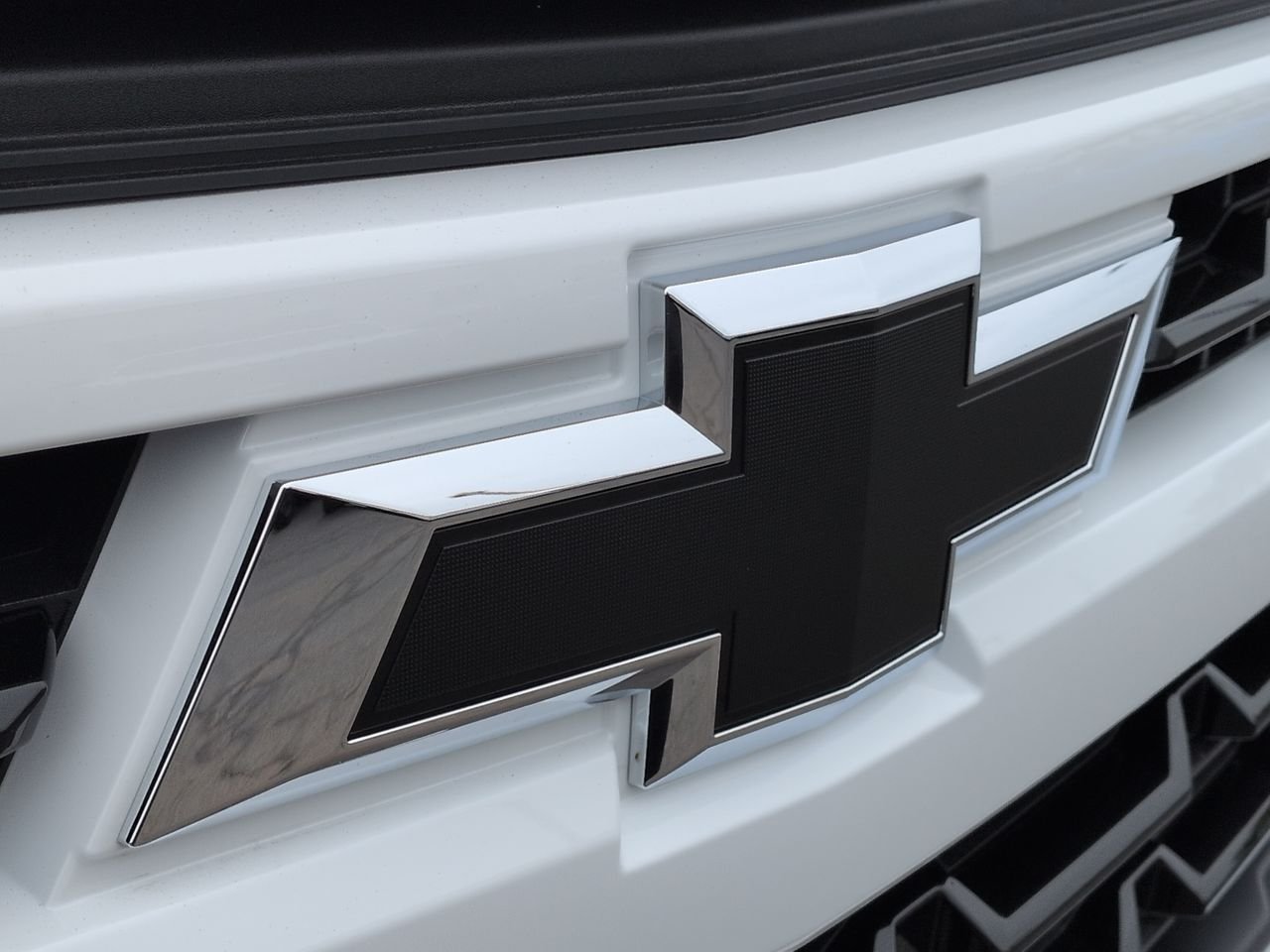 New 2026 Summit White Chevrolet RST image 32