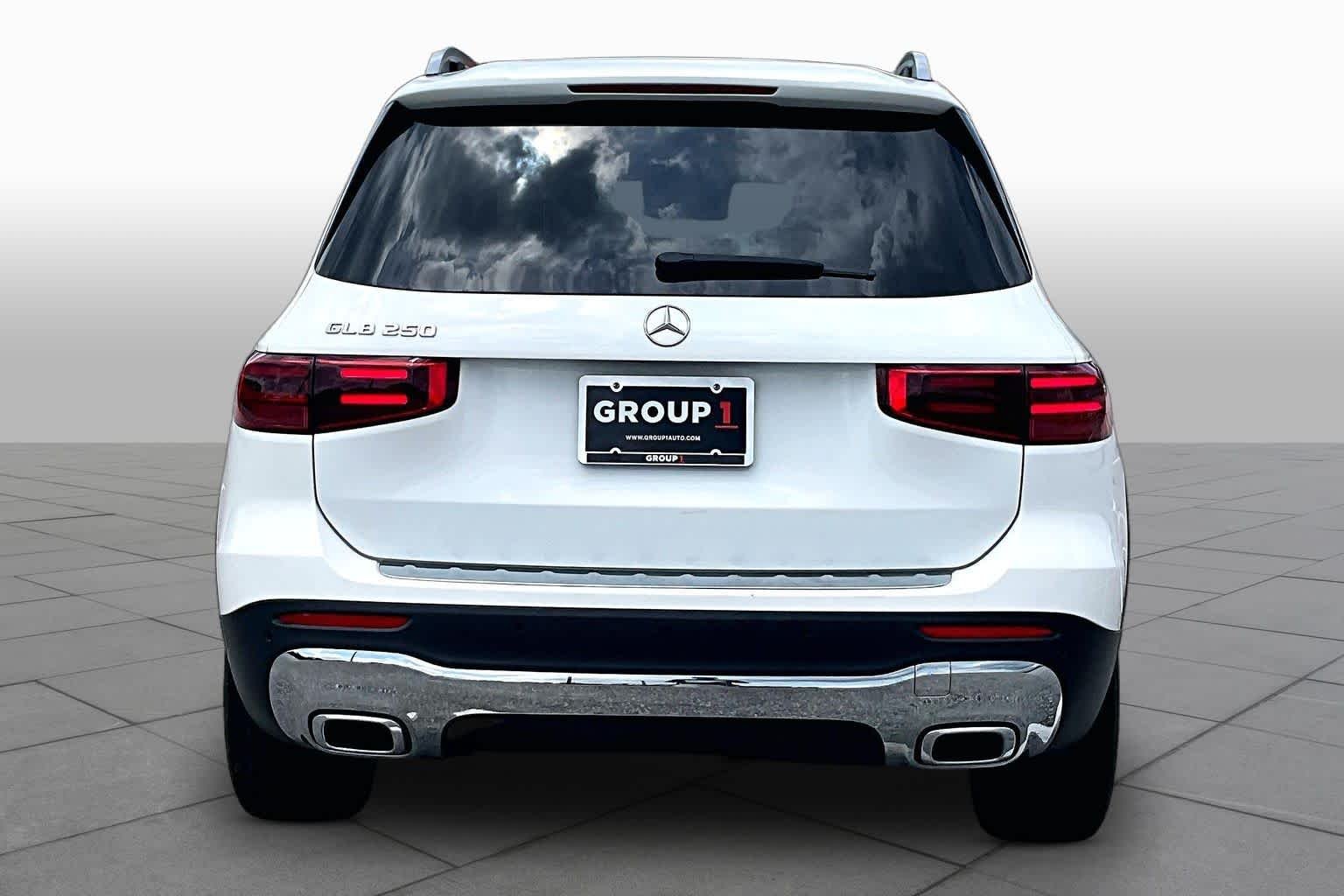 Used 2025 Polar White Mercedes-Benz GLB 250 image 5