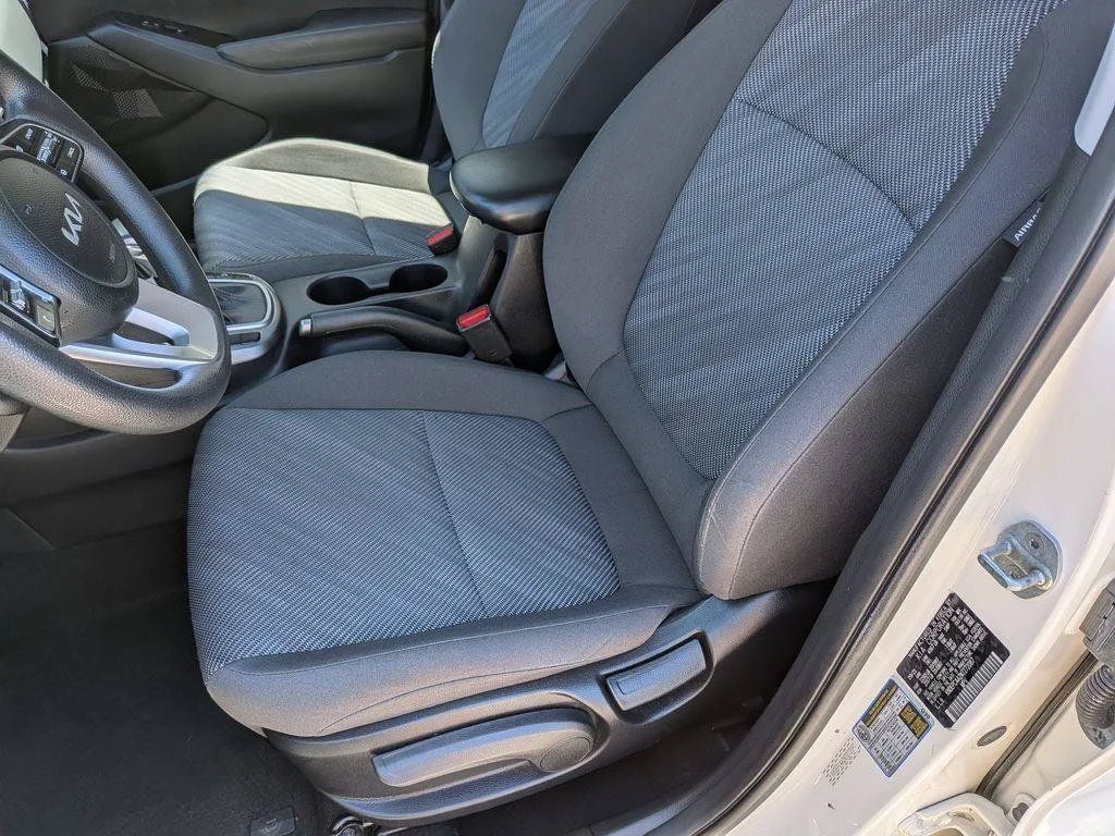 Used 2022 White Kia LX image 20