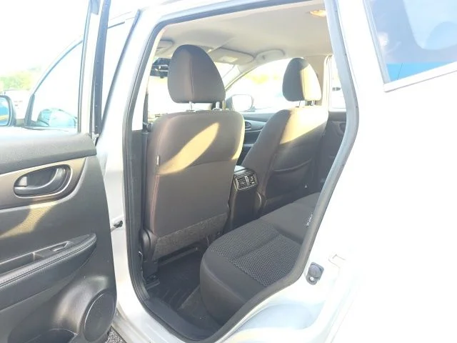 Used 2020 Silver Nissan S image 25