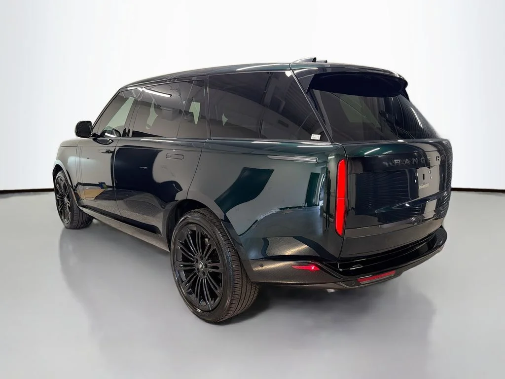 Certified Used 2025 British Racing Green SV Bespoke Ultra Met Gloss Land Rover Autobiography image 3