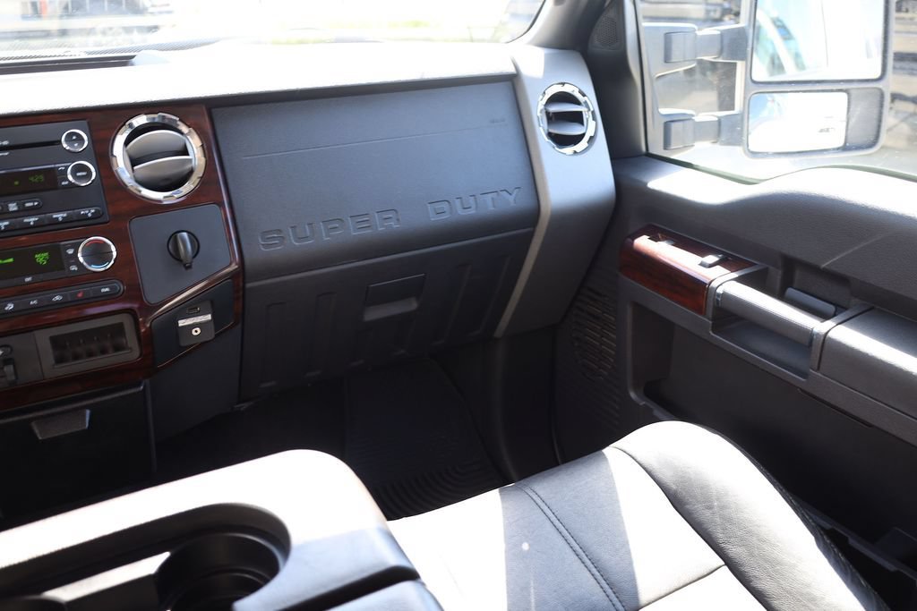 Used 2010 White Ford  image 22