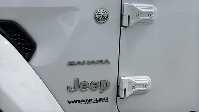 Used 2022 Bright White Clearcoat Jeep Unlimited Sahara image 35
