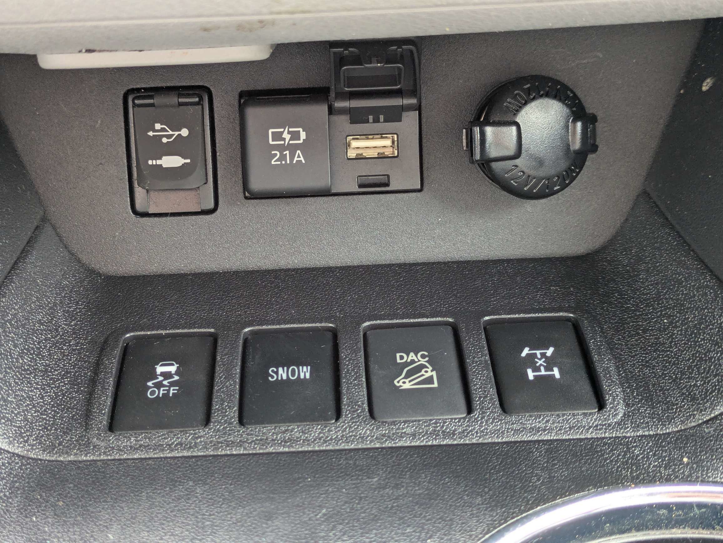 Used 2019 Alumina Jade Metallic Toyota LE image 25