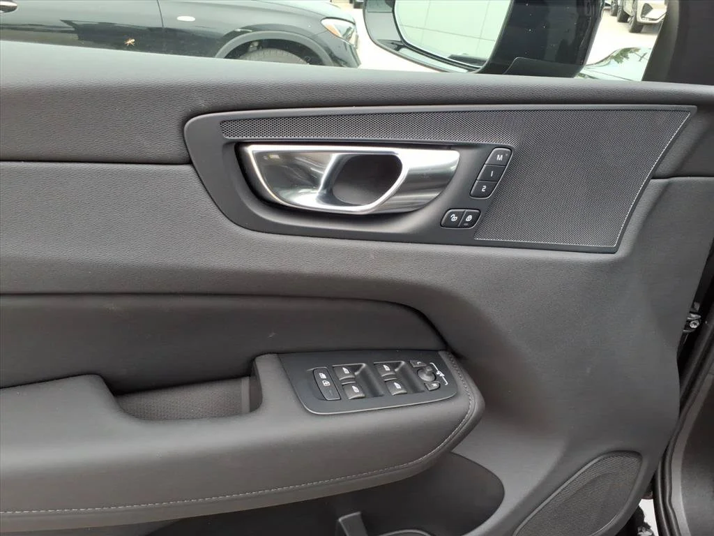 New 2026 Onyx Black Volvo Plus image 14