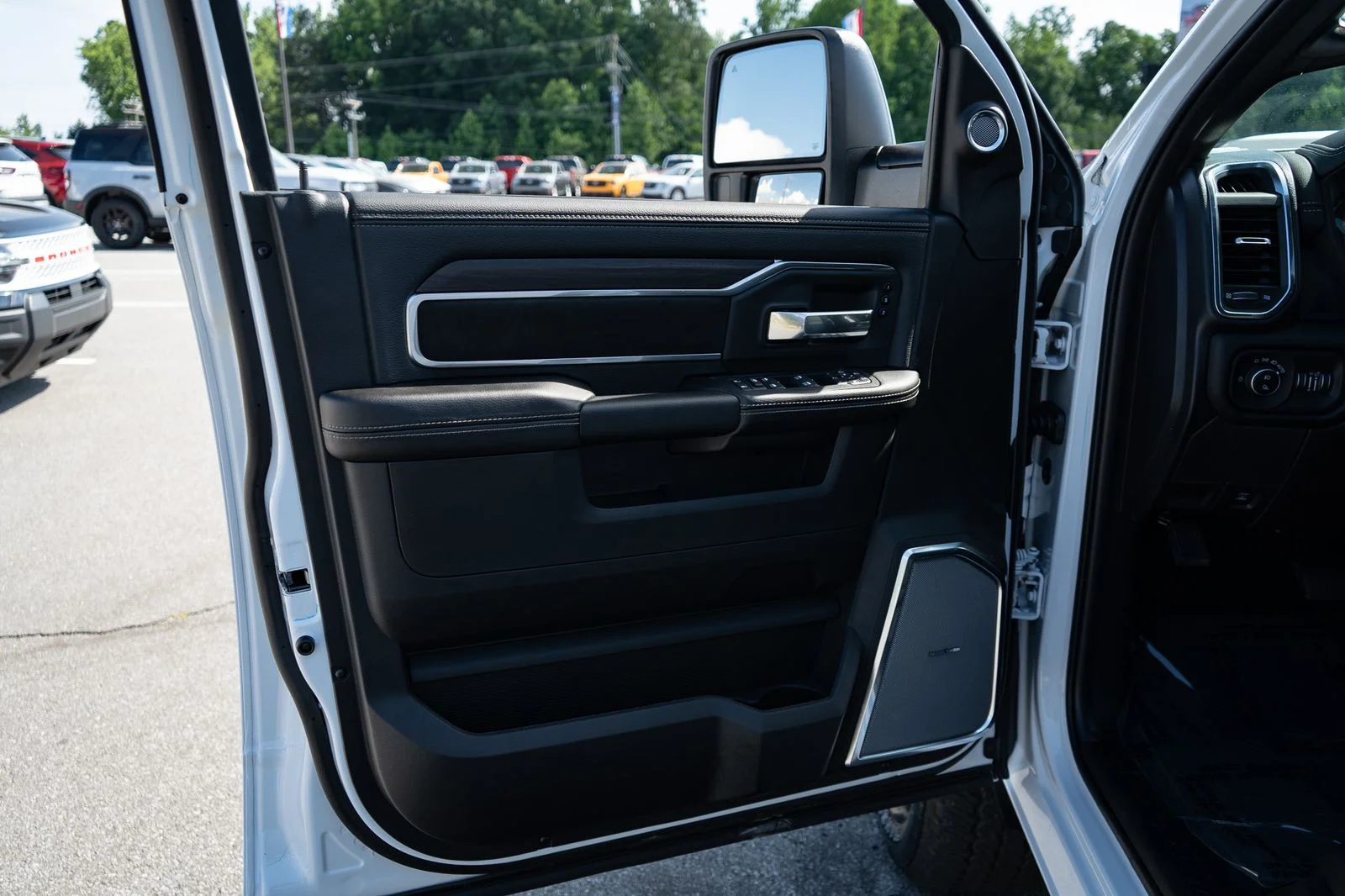 New 2026 Bright White Clear-Coat Exterior Paint RAM Laramie image 28