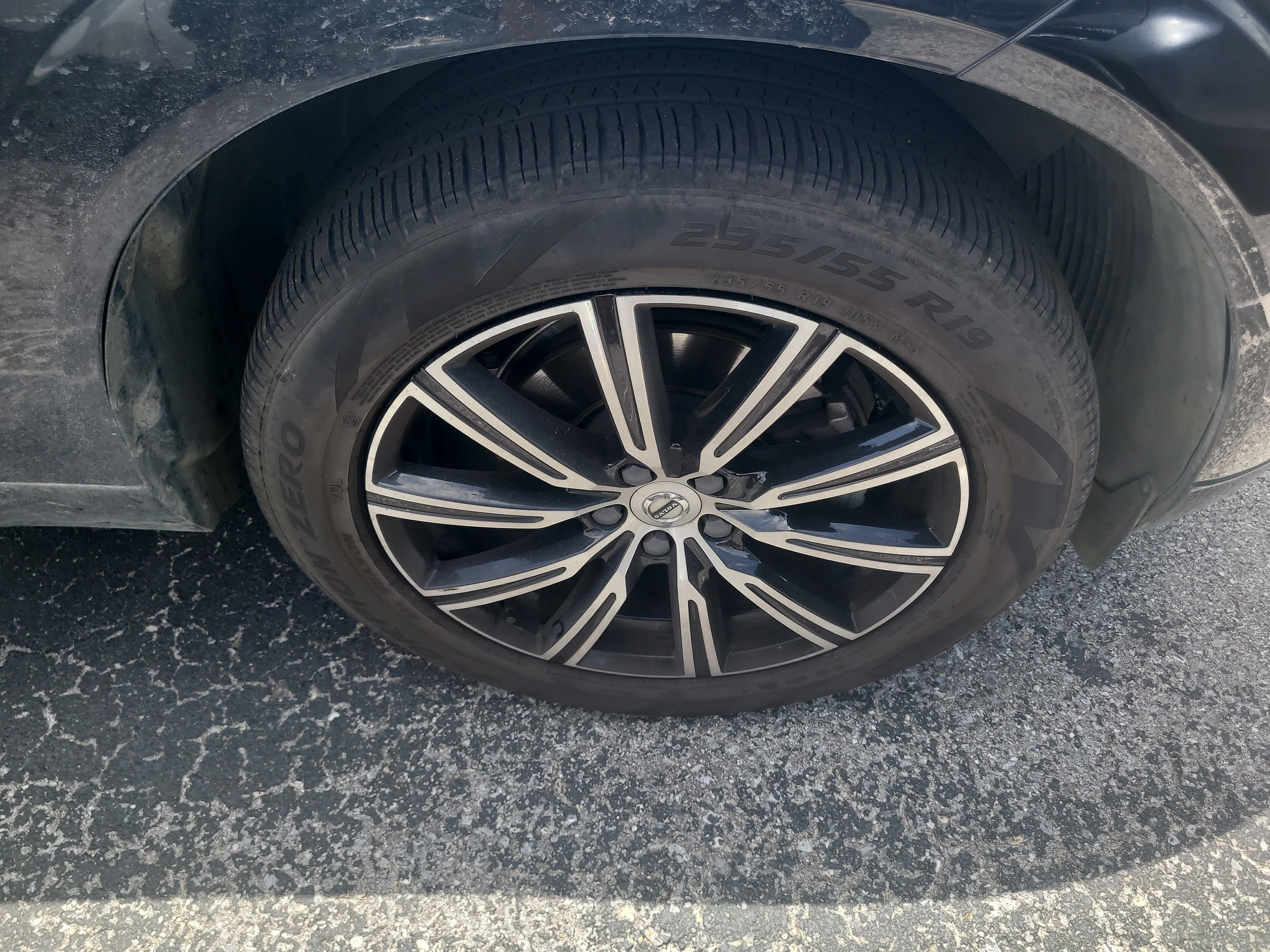 Used 2021 Onyx Black Metallic Volvo Inscription image 8