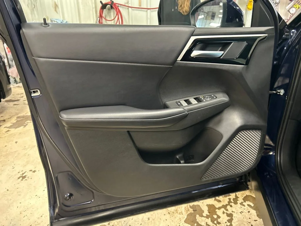Used 2023  Mitsubishi SE image 13