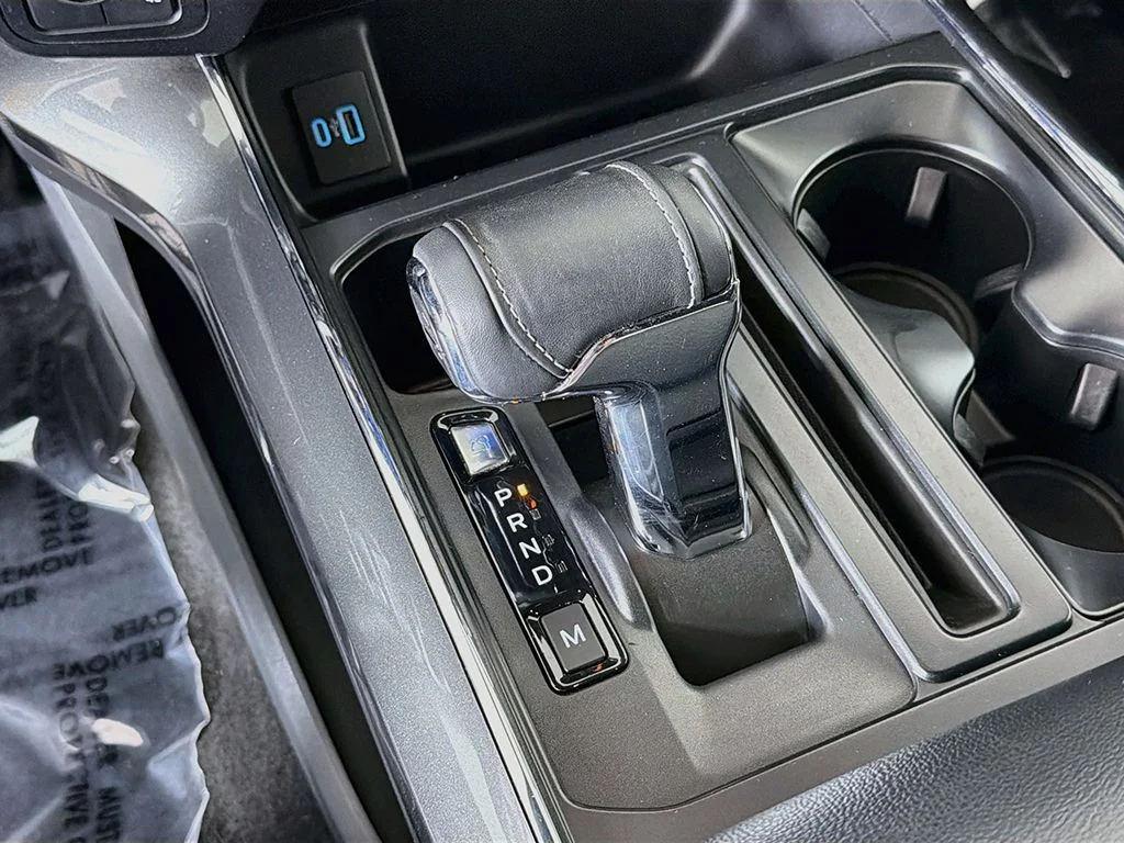 Used 2023 Oxford White Ford XLT image 39
