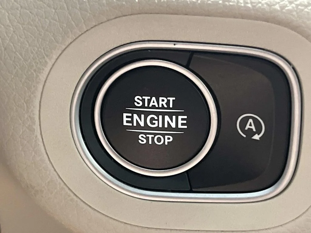 Used 2025 Polar White Mercedes-Benz 450 4MATIC® AWD 3.0L 1 Owner image 24