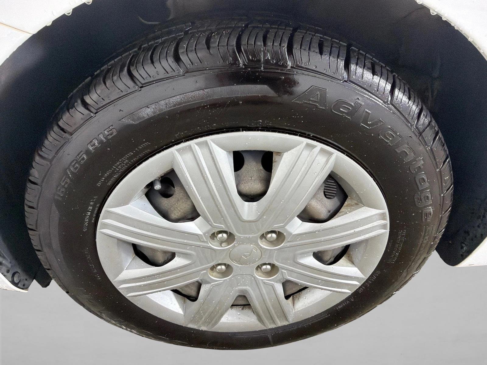 Used 2022 Clear White Kia S image 11