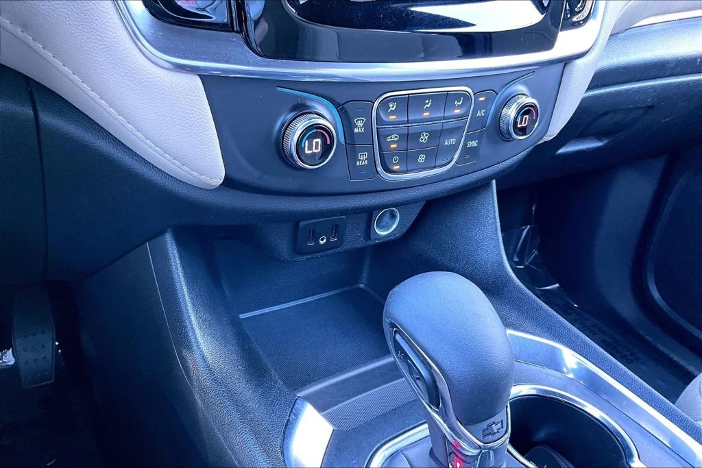 Used 2022 White Chevrolet LS image 20