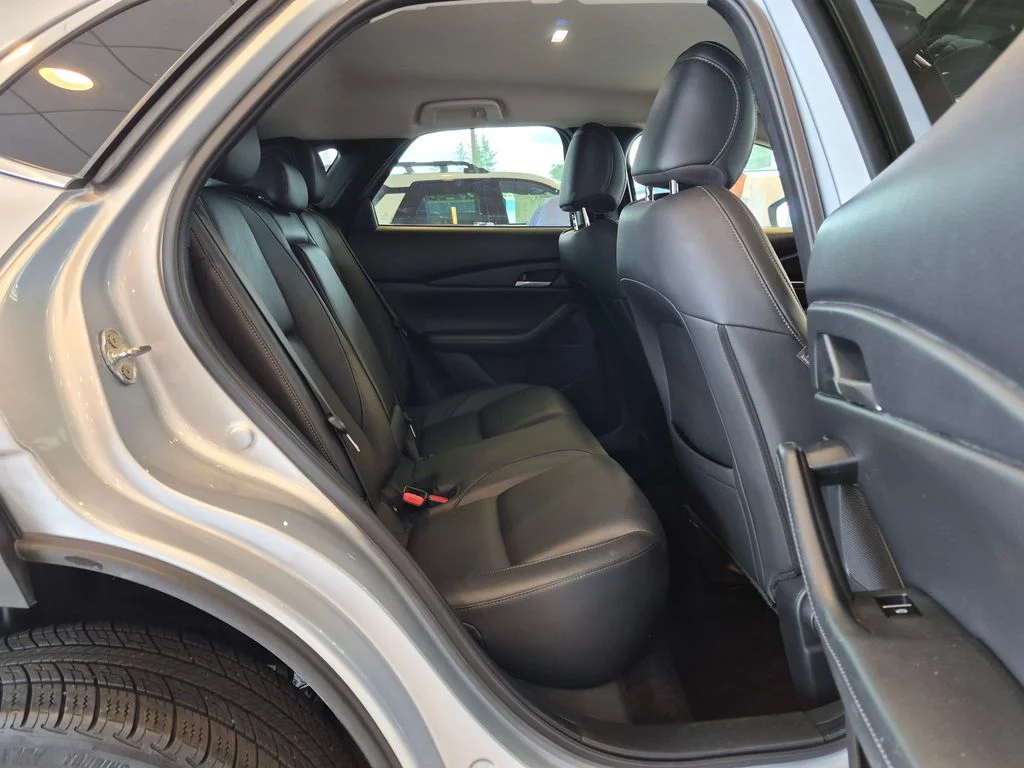 Used 2021 Silver Mazda Select image 26