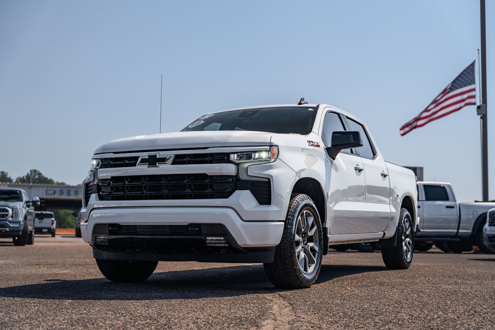Used 2022 White Chevrolet RST image 2