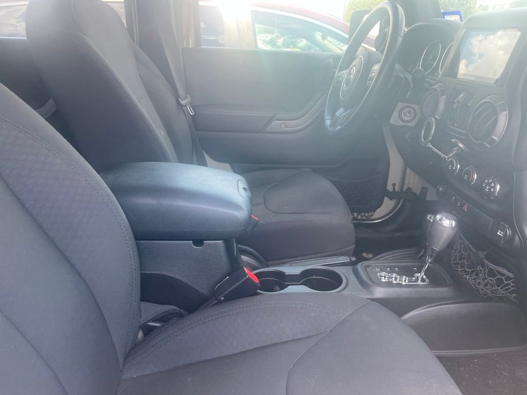 Used 2017 Gobi Clearcoat Jeep Unlimited Sport image 4