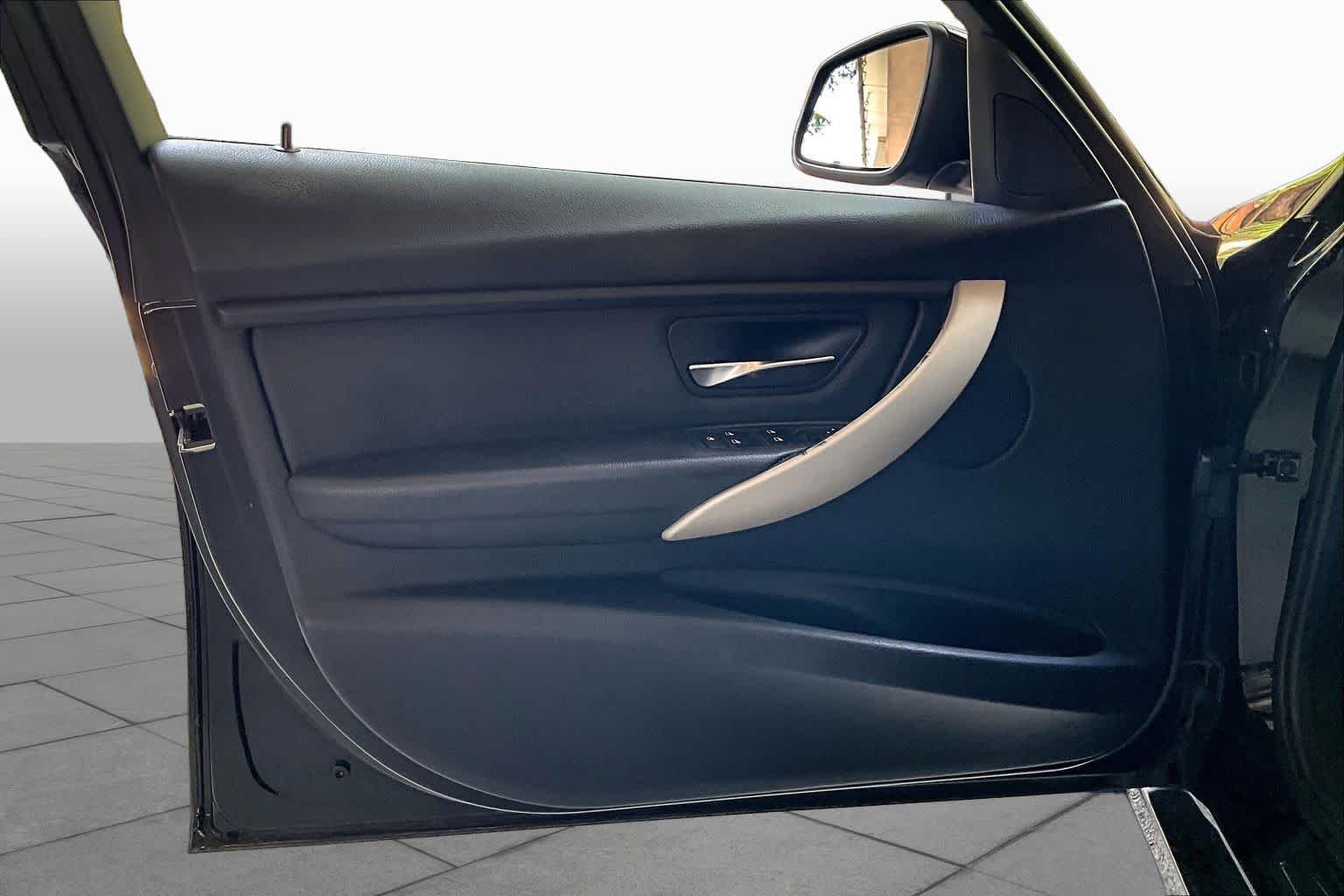Used 2015 Jet Black BMW 320i image 21