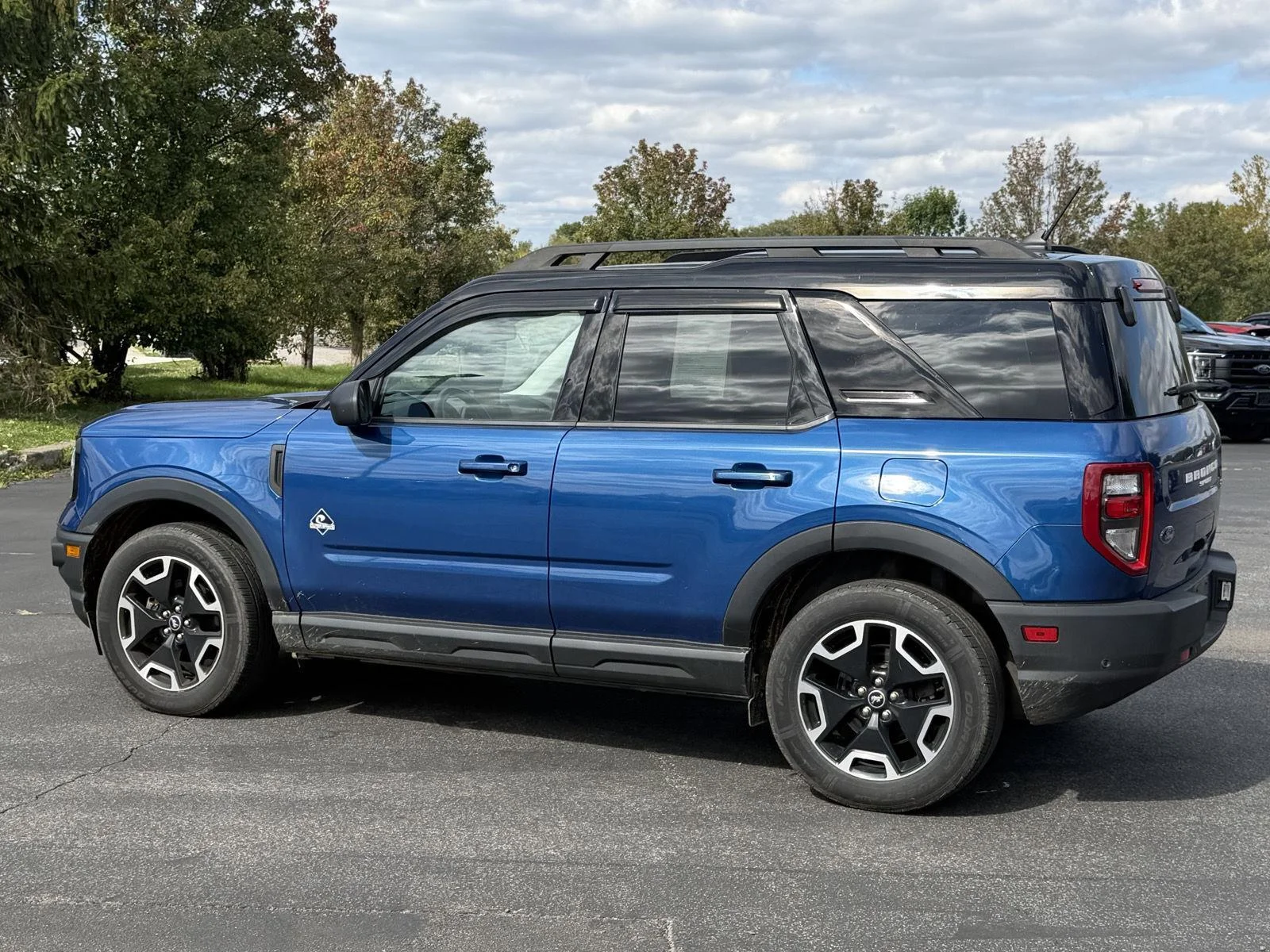 Used 2023 Atlas Blue Ford Outer Banks image 6