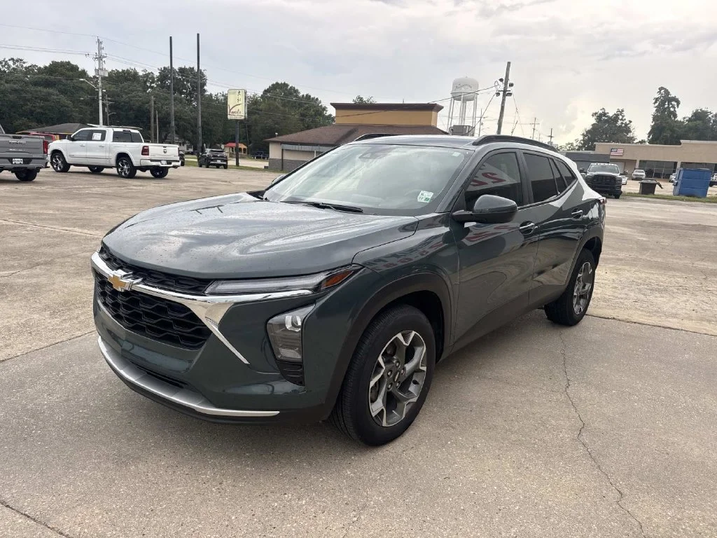 Used 2025 Gray Chevrolet LT image 3