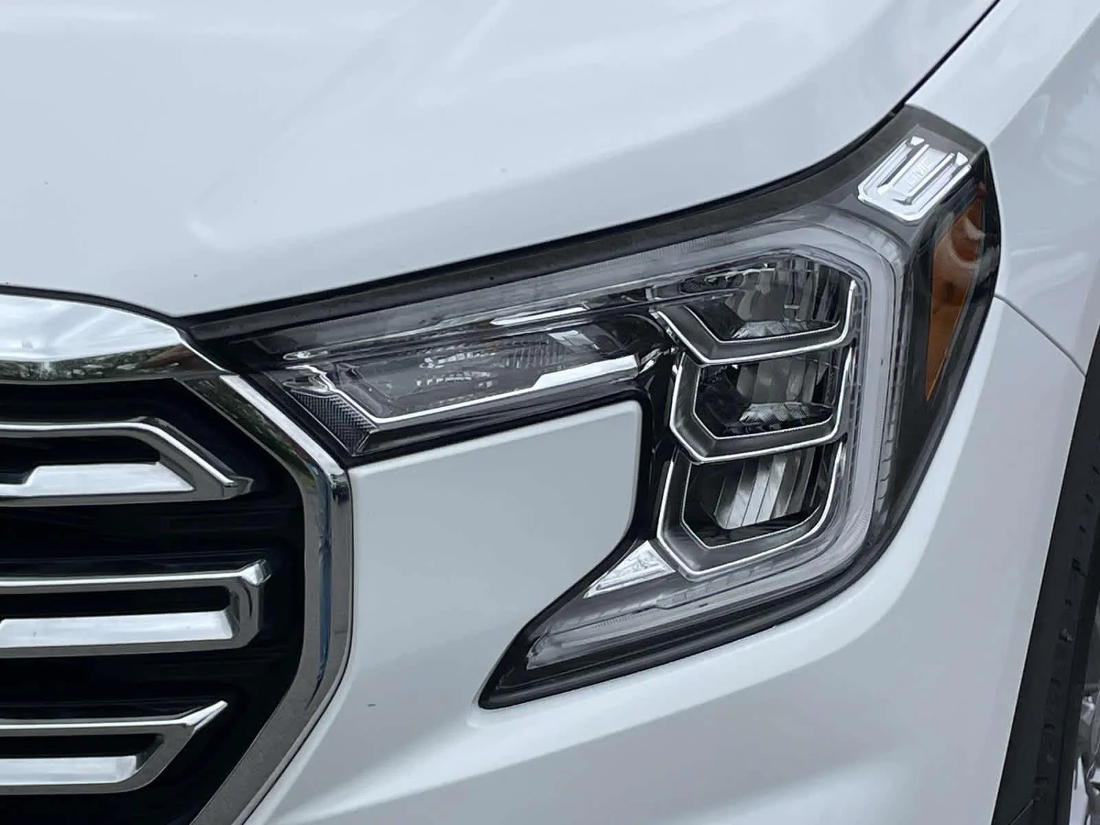 Used 2023 Summit White GMC SLT image 13