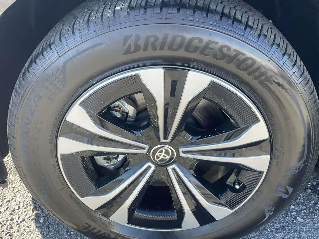 2024 Toyota bZ4X XLE - Photo 7