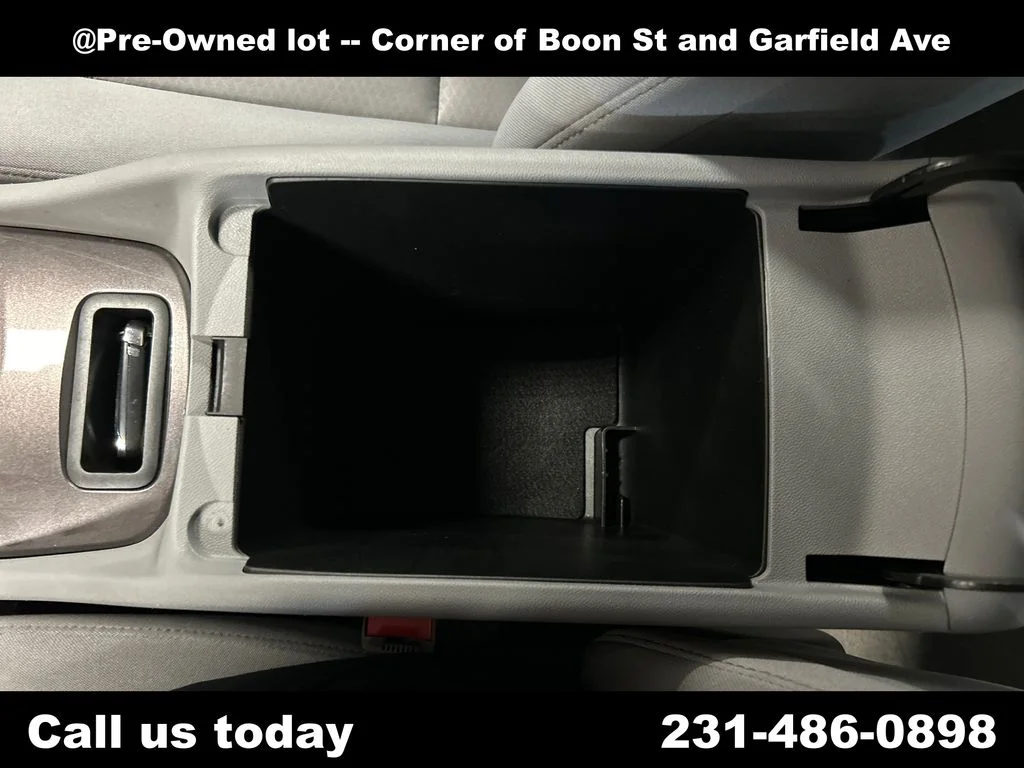 Used 2024 Gray Chevrolet LT image 27