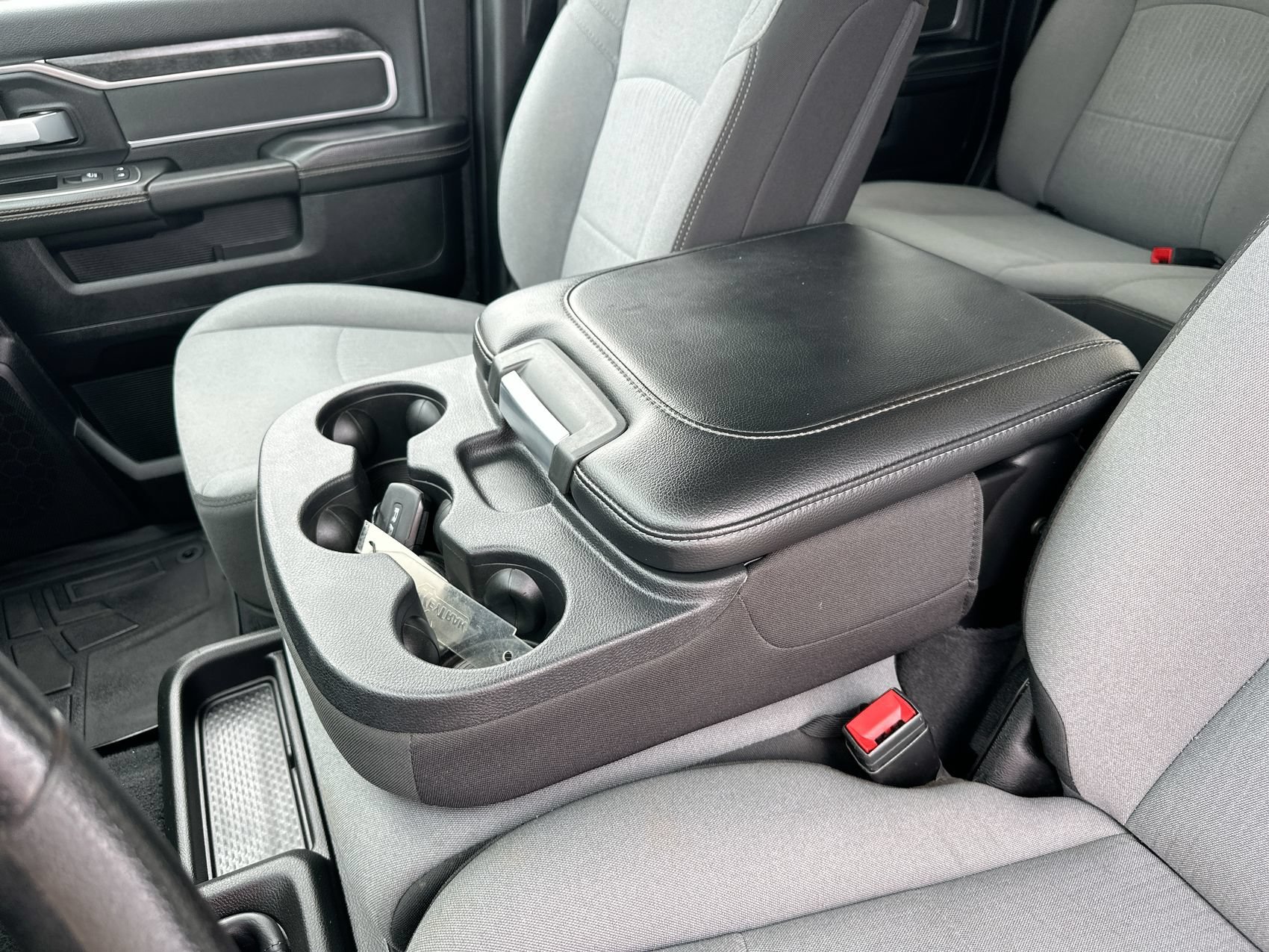 2024 RAM Ram 3500 Chassis Cab SLT - Photo 19
