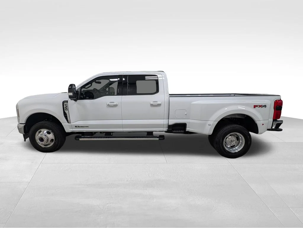 New 2026 Oxford White Ford F-350® Lariat® image 1