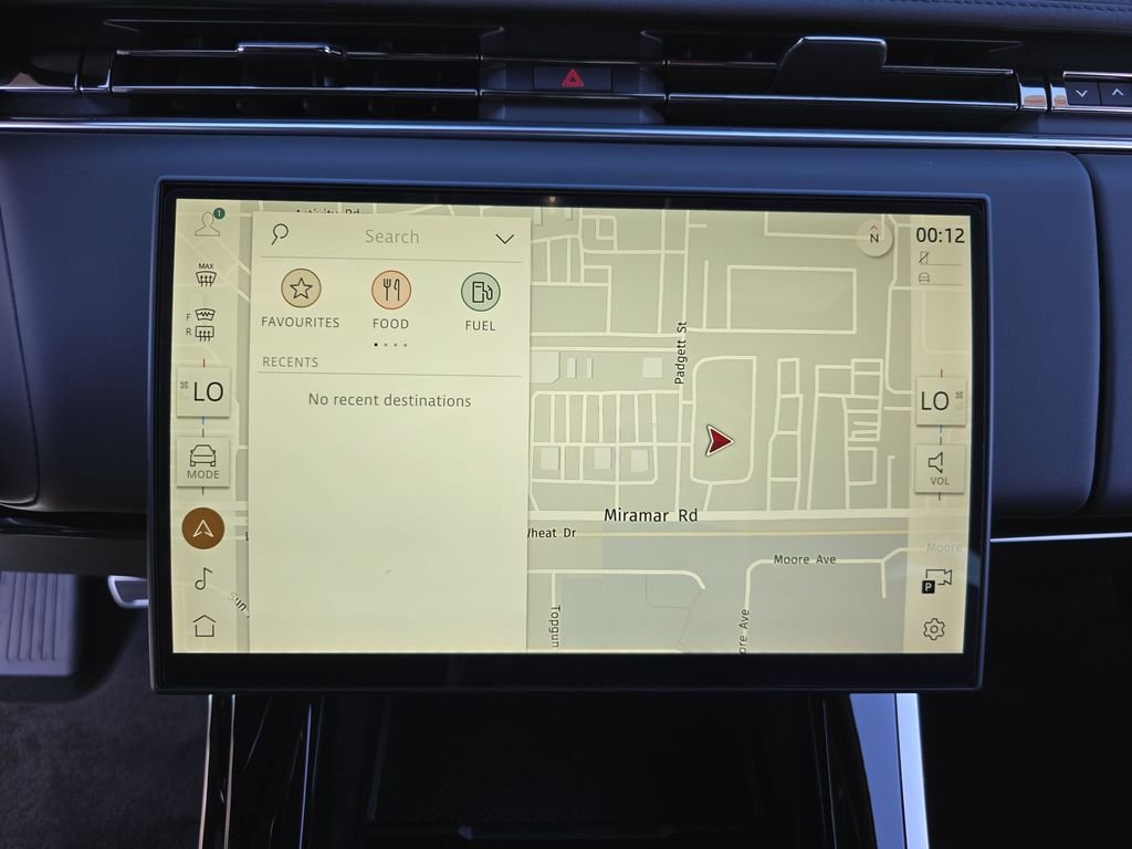 New 2026 Santorini Black Land Rover Dynamic SE image 23