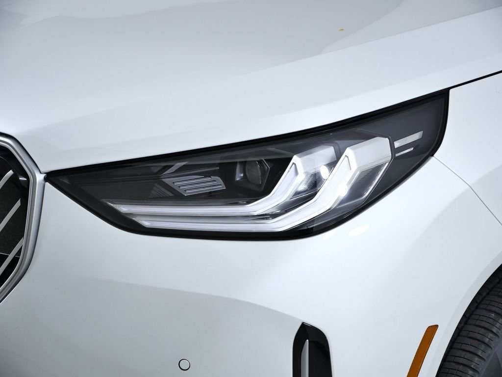 Used 2026 Mineral White Metallic BMW 30 xDrive image 4