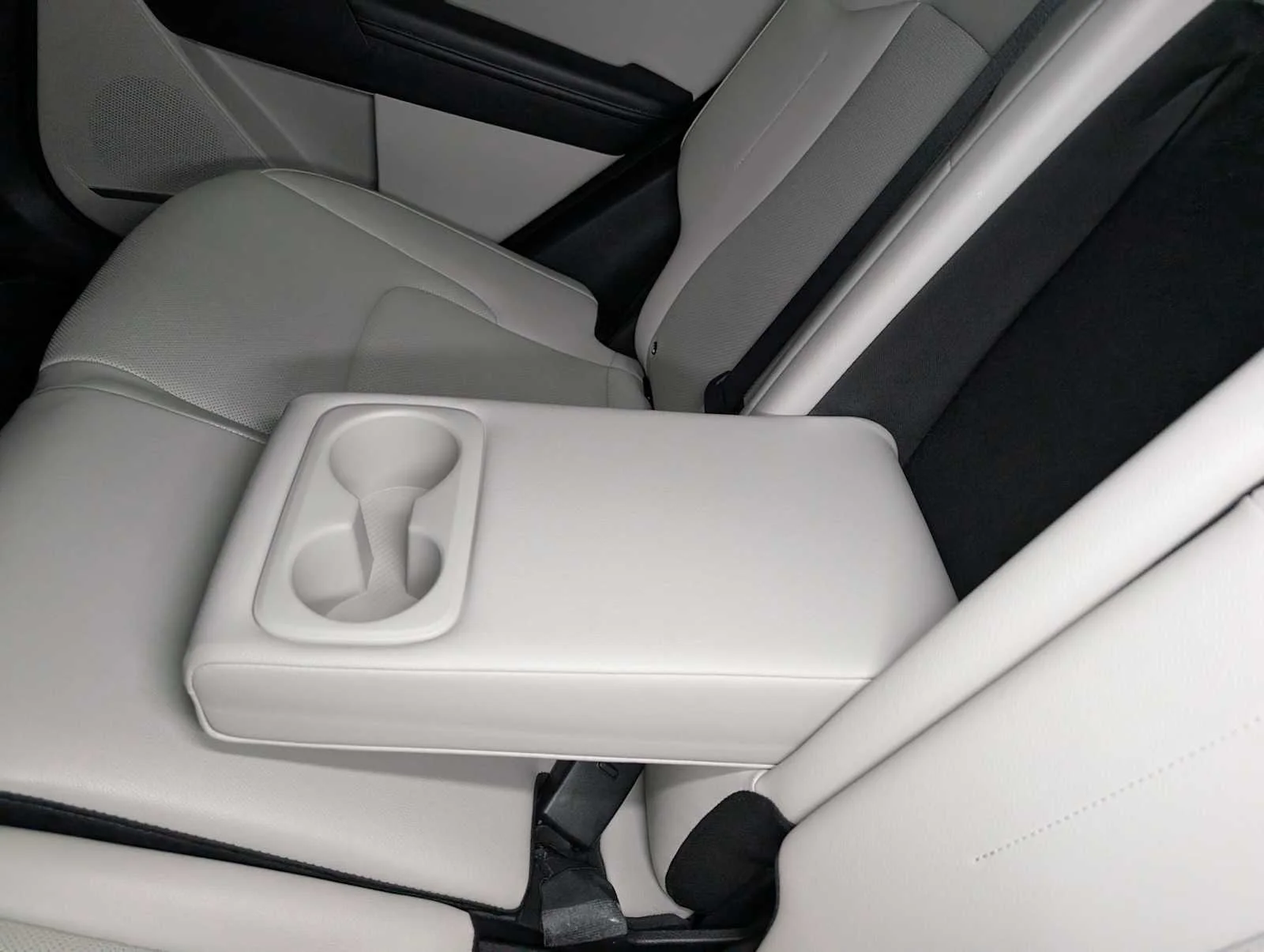Used 2023 Ebony Black Kia EX image 17