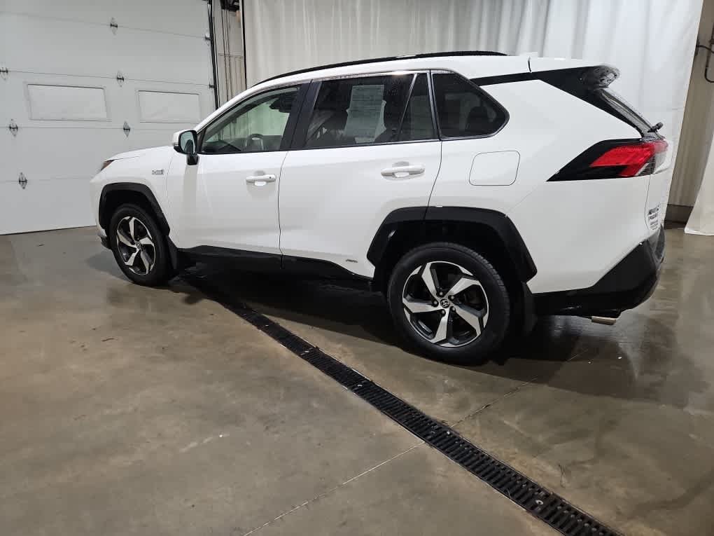 Used 2023 Ice Cap Toyota SE image 3
