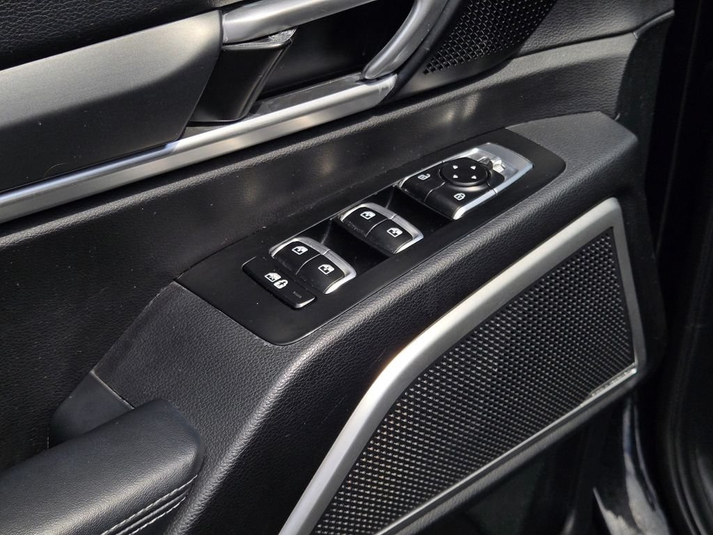 Used 2022 Black Kia S image 19