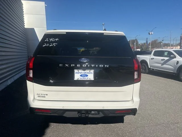New 2025 Star White Metallic Tri-Coat Ford Active image 4