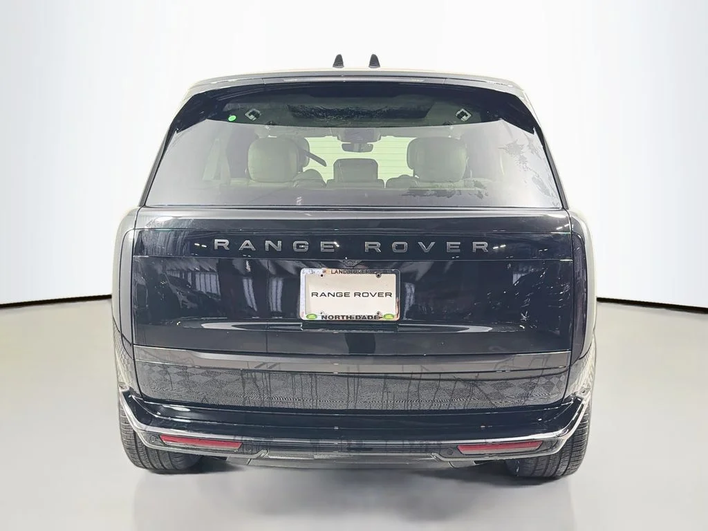 New 2026 Santorini Black Land Rover SE 7 Seats image 6