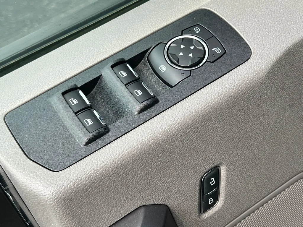 Used 2019 Black Ford XLT image 16