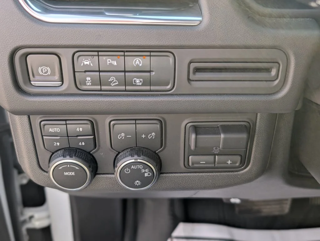 Certified Used 2023 White Chevrolet Z71 image 22