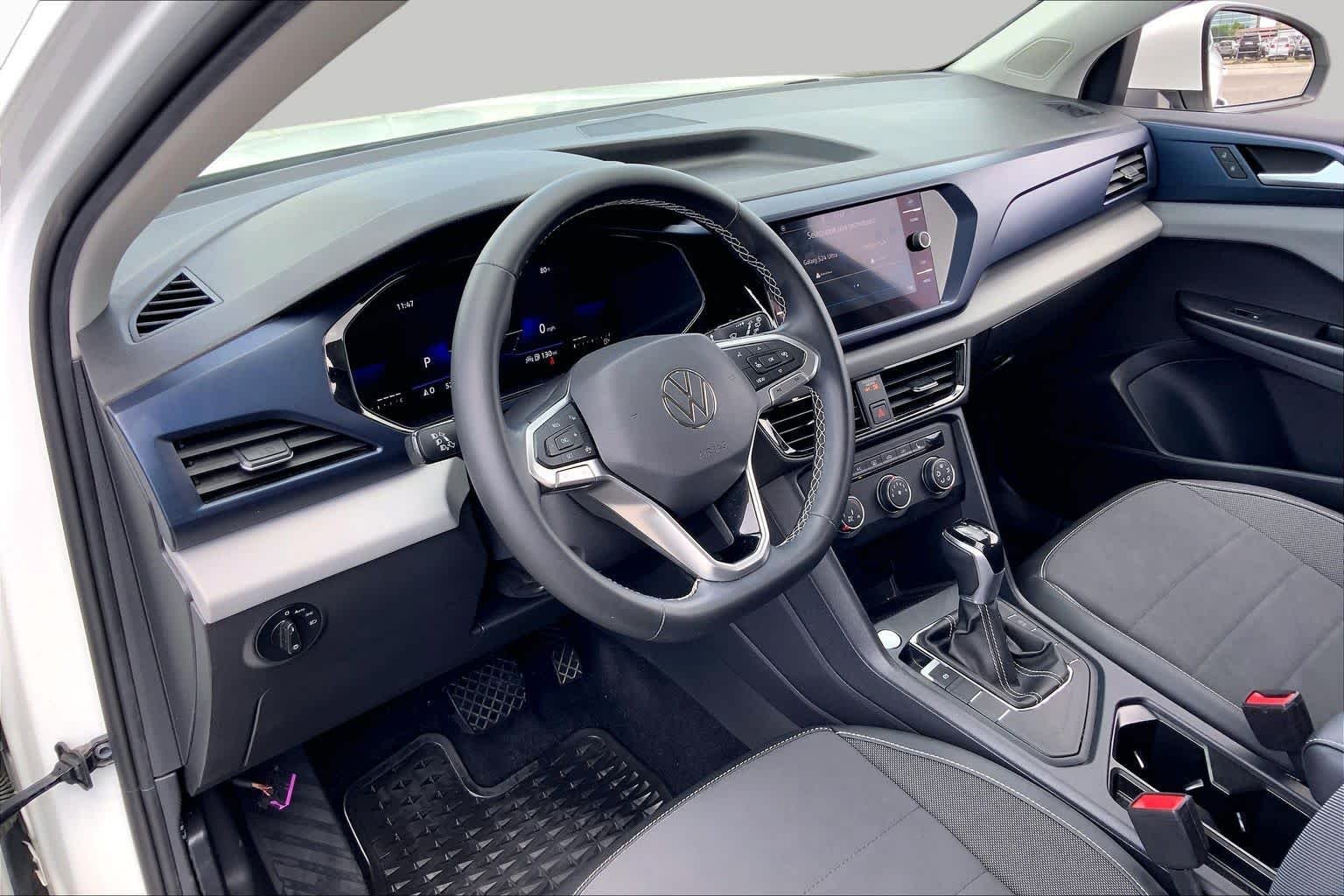 Used 2022 Pure White Volkswagen SE image 17