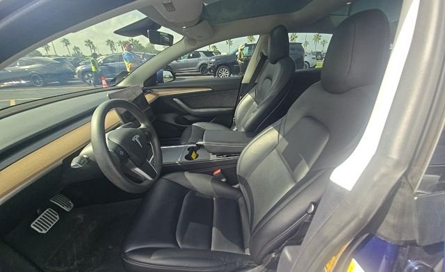 Used 2022  Tesla Base image 11