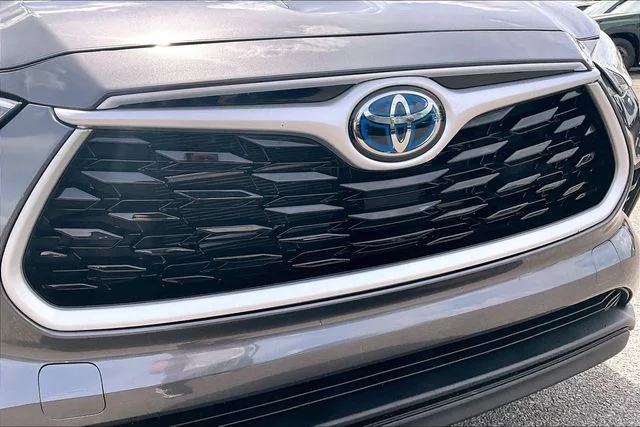 Used 2024 Gray Toyota XLE image 33