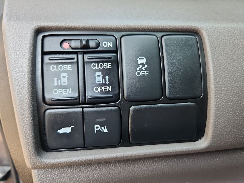 Used 2013  Honda Touring image 25