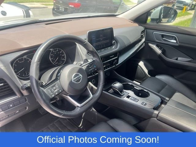 Used 2021 Silver Nissan SV image 4
