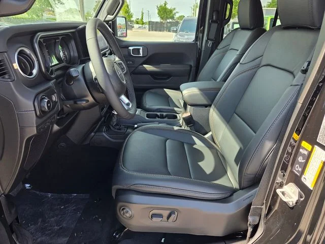 New 2026 Black Clear-Coat Exterior Paint Jeep Sahara image 4